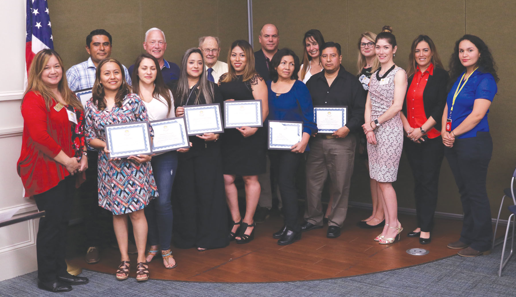 7 recognized for completing GED en Español
